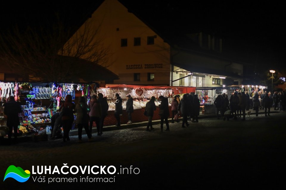Rozsvícení vánočního stromu v Pozlovicích 2022 (1)