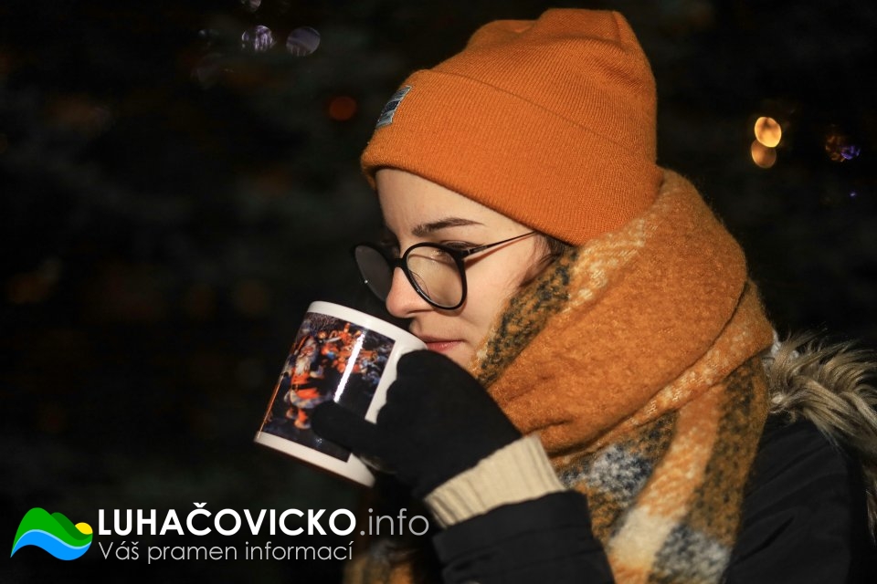 Rozsvícení vánočního stromu v Pozlovicích 2022 (12)