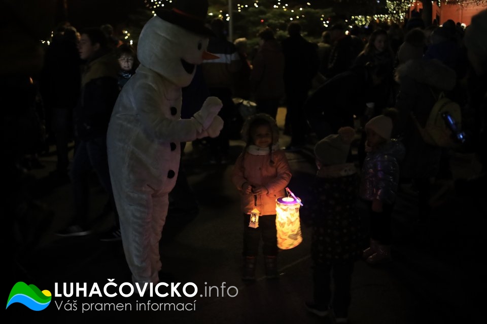 Rozsvícení vánočního stromu v Pozlovicích 2022 (20)