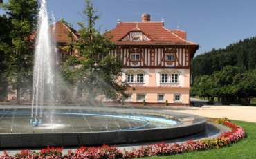 LL-Jurkovičov dom s fontánou