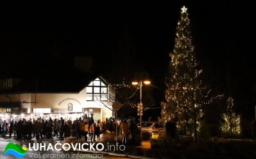 Rozsvícení-vánočního-stromu-v-Pozlovicích-2019-29